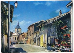 SAINTE MENEHOULD . 51 . La Grande Rue Du Chateau Et L'église ( Trace De Pli ) - Sainte-Menehould