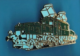 PIN'S //  ** LOCOMOTIVE ELECTRIQUE ** CROCODILE ** 1920 ** - TGV