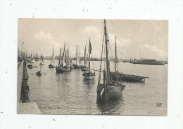 Cp , Bateau De Pêche , Barques De Pêche Dans L'avant Port , 76 , LE HAVRE , Vierge - Visvangst