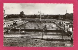 17 CHARENTE-MARITIME MONTENDRE, La Piscine, Animée, 1959, (H. Trouvé, Montendre) - Montendre