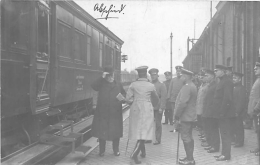 NORD  59  JEUMONT    CARTE PHOTO ALLEMANDE  GUERRE 14 18 VISITE EN 1915 DU DR ULRICH (voir Texte)  GARE  TRAIN - Jeumont