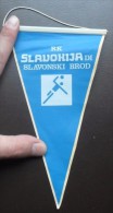 PENNANT HANDBALL CLUB RK SLAVONIJA DI SLAVONSKI BROD - Handball