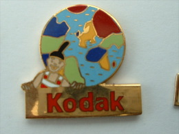 PIN´S KODAK - MONDE - Photographie