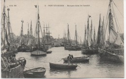 PORT EN BESSIN  BARQUES DANS LES BASSINS - Port-en-Bessin-Huppain