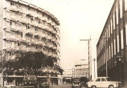 Beira - Uma Rua - Moçambique - Old Cars - Vintage Car - Automobile - Voiture - Mozambique