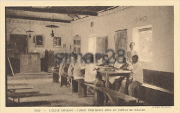 TOGO - L'ECOLE BIBLIQUE - CLASSE PROVISOIRE DANS UN TEMPLE DE VILLAGE - Togo