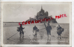 50 - LE MONT SAINT MICHEL - ST MICHEL - PECHEURS DE GREVES ET COQUETIERES - CARTE PHOTO - Le Mont Saint Michel