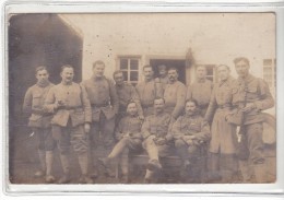 42 EME REGIMENT - UN MILITAIRE FUMANT UNE GRANDE PIPE - CARTE PHOTO MILITAIRE - Régiments