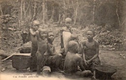 UNE FAMILLE PAHOUINE-BE - Gabun