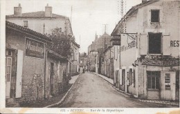 RUFFEC - 16 - La Rue De La République - VUE TRES RARE - Edit Dubois - VANH - - Ruffec