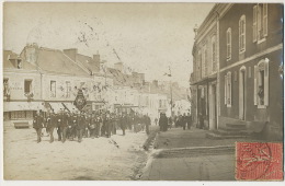 Carte Photo Conlie 1906 Musique Municipale Crée En  1901 Et Pompiers Vers Fargue Horloger à Thouars - Conlie