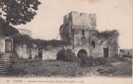 Cp , 27 , GISORS , Ancienne Porte Principale Vue Du Terre-plein - Gisors