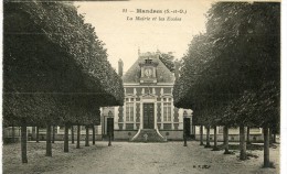 CPA 94 MANDRES LA MAIRIE ET LES ECOLES 1925 - Mandres Les Roses