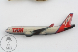 TAM Airlines Airship Boeing Brazil -  Advertising Pin Badges - Mongolfiere