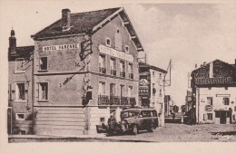 LOUDES - LA ROUTE DU PUY - L'ARRIVEE DE L'AUTOBUS - BELLE CARTE - SEPIA - ANIMEE - L'HOTEL VARENNE -  TOP !!! - Loudes