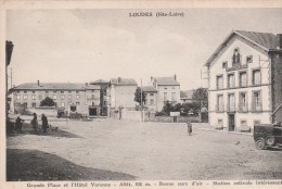 LOUDES - LA GRANDE PLACE ET L'HOTEL VARENNE - STATION ESTIVALE - BELLE CARTE ANIMEE -  TOP !!! - Loudes