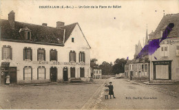 Dép 28 - Courtalain - Un Coin De La Place Du Ballet - A Gauche Tabac - Café Des Deux Places - A Droite Bijouterie - état - Courtalain