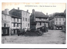 CPA De Chateldon (Puy De Dôme 63) Place Du Monument Aux Morts (véhicules Automobiles) - Chateldon