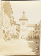 MORAT (Suisse) Ancienne Photographie Tour De L'horloge Et Rue Principale - Morat