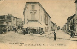 30  SAINT GILLES  GARD  LE ROND POINT ET L'AVENUE DE BEAUCAIRE  1936 - Saint-Gilles