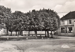 CHEVANNES (YONNE)  LA PLACE. LE CAFE-EPICERIE CHARLES Achat Immédiat - Chevannes