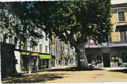 CUERS - Mairie Et Rue Maréchal Foch - Cuers