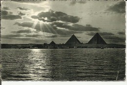 EGYPTE . PYRAMIDES . SUNSET NEAR PYRAMIDE - Pyramids