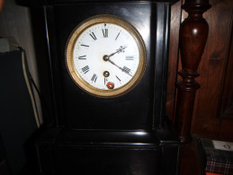 Horloge Ancienne à Remettre En Route Clé Possible - Orologi Da Muro