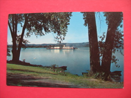 A Familiar Scene Along The Beautiful Mississippi River - Schlepper