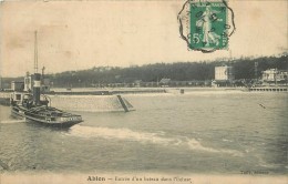 ABLON - Entrée D'un Bateau Dans L'écluse, Remorqueur Bouvreuil. - Remorqueurs