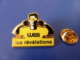 Pin's Arthus Bertrand - Wea - Les Révélations - Jaune (AA64) - Arthus Bertrand