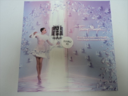 MUGLER:" ANGEL "  CARTE :"LA SOURCE "  LIRE ET VOIR !! - Miniatures Femmes (sans Boite)