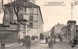 17........CHARENTE MARITIME...... ROCHEFORT......PORTE ET RUE BEGON.....CASERNE DU 3eme COLONIAL.... - Rochefort