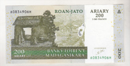 Madagascar 200 Ariary 2004 Unc - Madagaskar