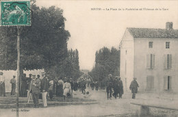 17 // MATHA   La Place De La Madeleine Et L'aveneue De La Gare,  ANIMEE   Lucas édit - Matha