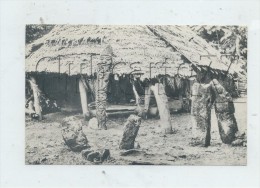 Malekula (île Du Vanuatu) : Native Meeting  House Withthe Totem En 1950  PF. - Autres & Non Classés