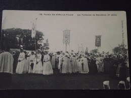 PLONEVEZ -PORZAY (Finistère) - PARDON Ste-ANNE-la-PALUD - Les Porteuses De Bannières -  2e Série - Non Voyagée - Plonévez-Porzay