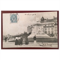 Paris  Le Monument Pasteur  Place De Breteuil  554  CM - Estatuas