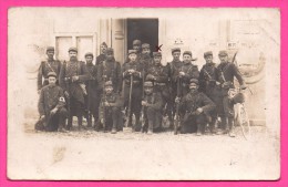 Carte Photo - Infirmer Croix-Rouge - Groupe De Poilus 1ère Classe Devant La Mairie ?? - PHOTOGRAPHIE A. CHANDIOUX - 1912 - Croix-Rouge