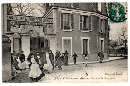 Cpa   Villedieu  Sur Indre   Sortie De La Chemiserie     BE - Autres Communes