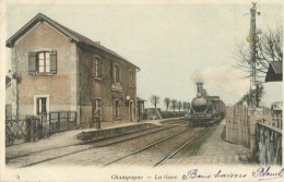 Champagne Sur Oise (95.Val D´Oise) La Gare . 5 -  Arrivée D´un Train - Champagne Sur Oise