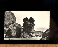 PREFAILLES Loire Inférieure Atlantique 44 : Rochers Monsieur Et Madame / Cachet Au Dos Guillaume Café De La Flotille - Préfailles