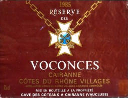 ETIQUETTE De VIN " CÔTES Du RHÔNE VILLAGES 1985 " - CAIRANNE - Réserve Des Voconces - 75cl - Décollée Bon Etat  - - Côtes Du Rhône