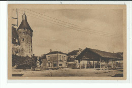 86 MONTS Sur GUESNES La Place Des Halles - Monts Sur Guesnes