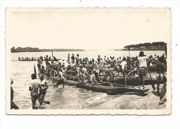 COF.0091/ Bangui - Préparatifs Pour Une Course De Pirogues Sur L'Oubangui - Centrafricaine (République)