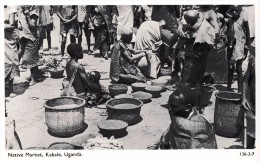 UGANDA / KABALE : NATIVE MARKET / MARCHÉ - CARTE VRAIE PHOTO / REAL PHOTO - KAMPALA ~ 1930 - ´50 (t-917) - Uganda