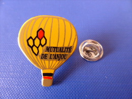 Pin's Montgolfière Mutualité De L'anjou - Pin's En Plastique (YJ6) - Mongolfiere