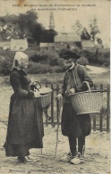 2537- Bonnes Gens De Plomodiern Se Rendant Au Marché De Chateaulin - Ed. Hamonic - Plomodiern