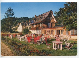 Villequier : Hotel Du Grand Sapin M. Mme Gérard Octau Propriétaires (la Cour La Fçade) - Villequier