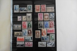 France : 32  Timbres  Neufs  Avec  Charnière - Collections